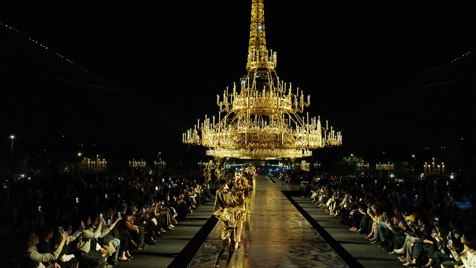 «Золотая эра» Saint Laurent. Какой получилась новая коллекция Ваккарелло