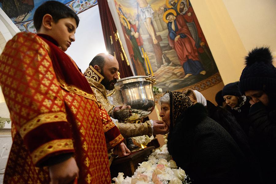 Праздничное богослужение в день Рождества Христова и Крещения в храме Армянской апостольской церкви Святого Карапета, в Екатеринбурге