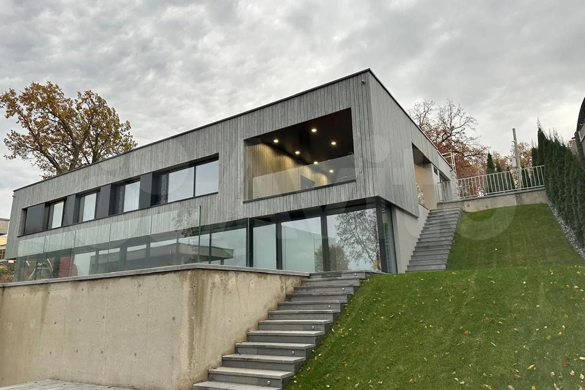 Как выглядят самые дорогие продающиеся в мегаполисах России дома