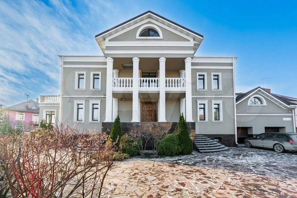 Как выглядят самые дорогие продающиеся в мегаполисах России дома