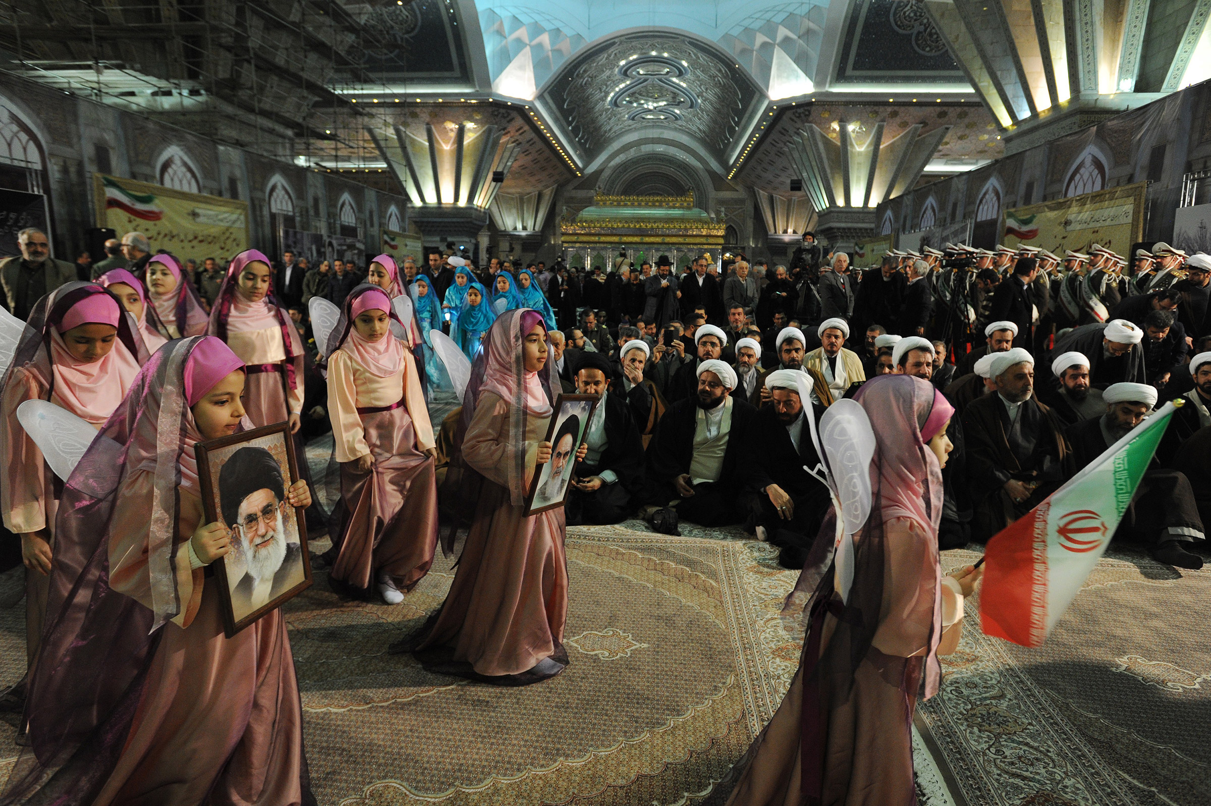 Кроме тела Хомейни в мавзолее покоятся тела его жены и сына, а также бывшего президента Ирана Хашеми Рафсанджани