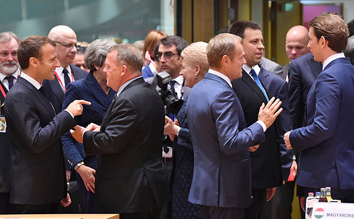 Эмманюэль Макрон, премьер-министр Дании Ларс Лёкке Расмуссен,&nbsp;Дональд Туск и федеральный канцлер Австрии Себастьян Курц (слева направо на первом плане)