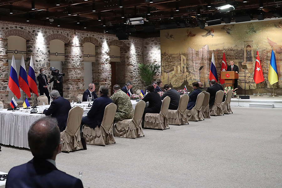Перед началом встречи к участникам обратился президент Турции Реджеп Эрдоган, он заявил, что на данном этапе от встреч нужны конкретные результаты