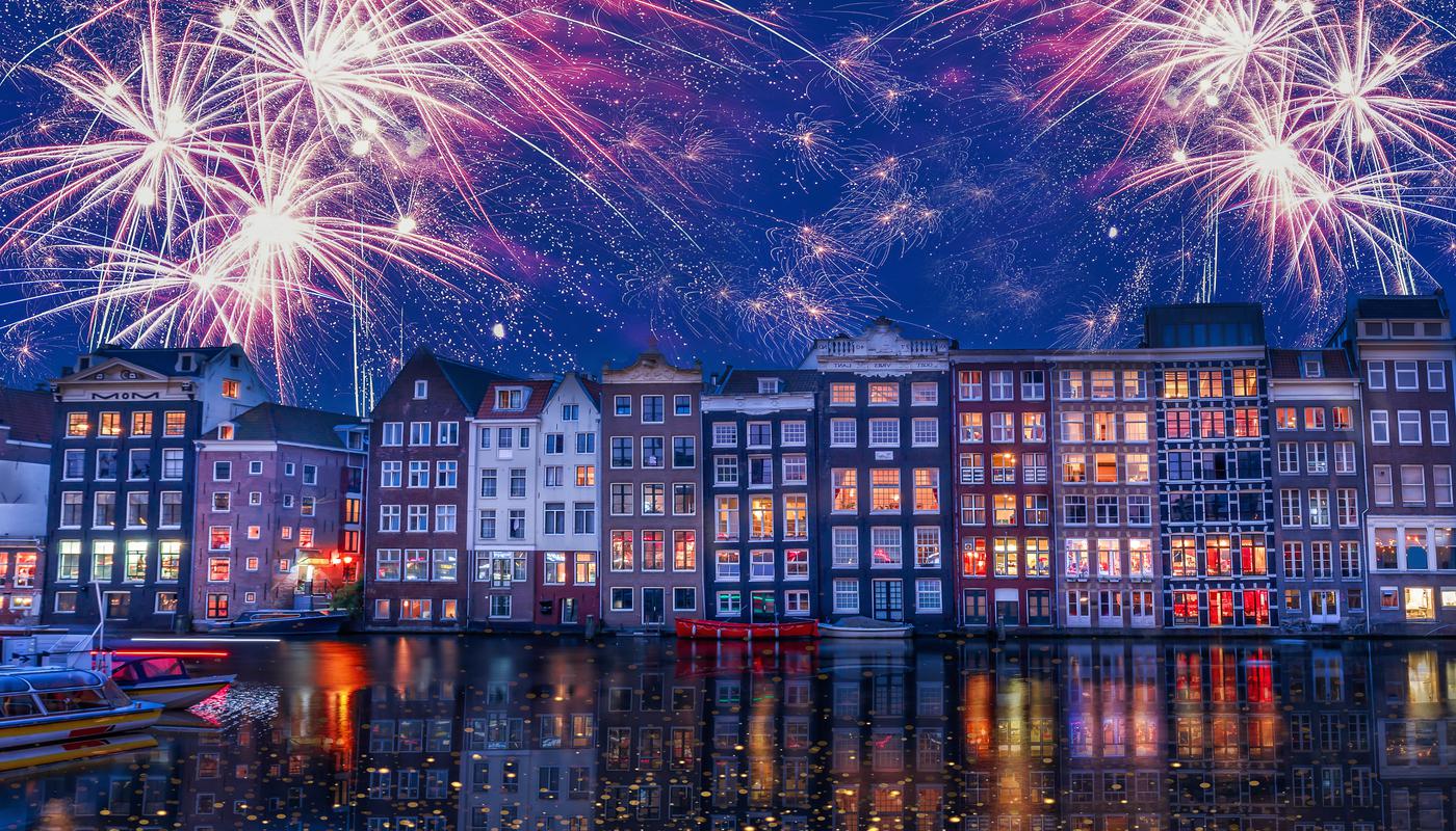 Вид новогоднего Амстердама прекрасен