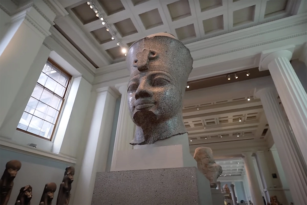 <p>Гранитная голова Аменхотепа III в Британском музее, Лондон</p>