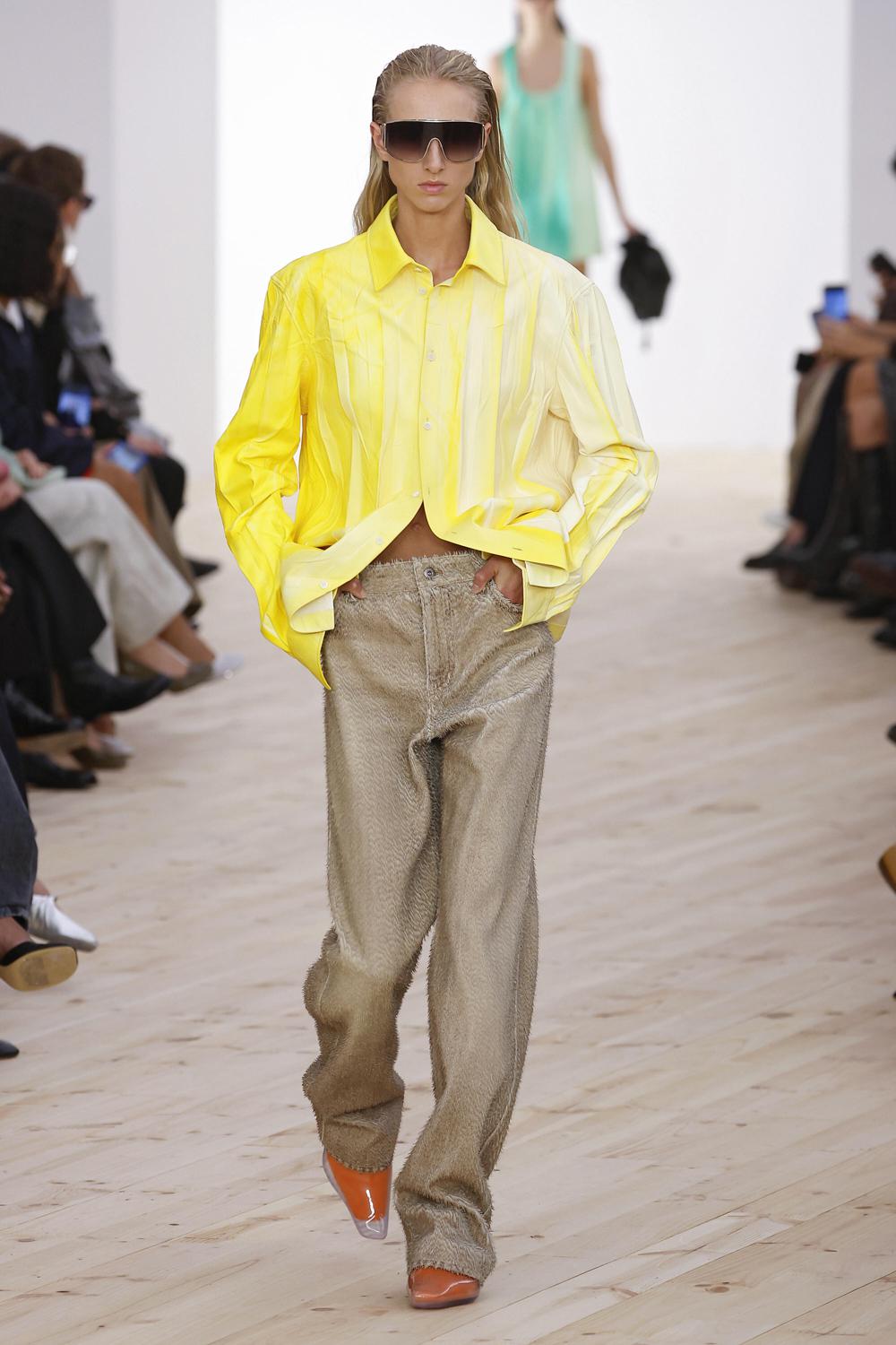 Показ Loewe, весь-лето 2026