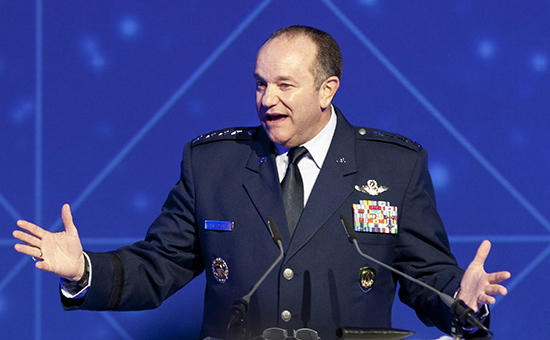 Верховный главнокомандующий силами НАТО в Европе генерал Филипп Бридлав