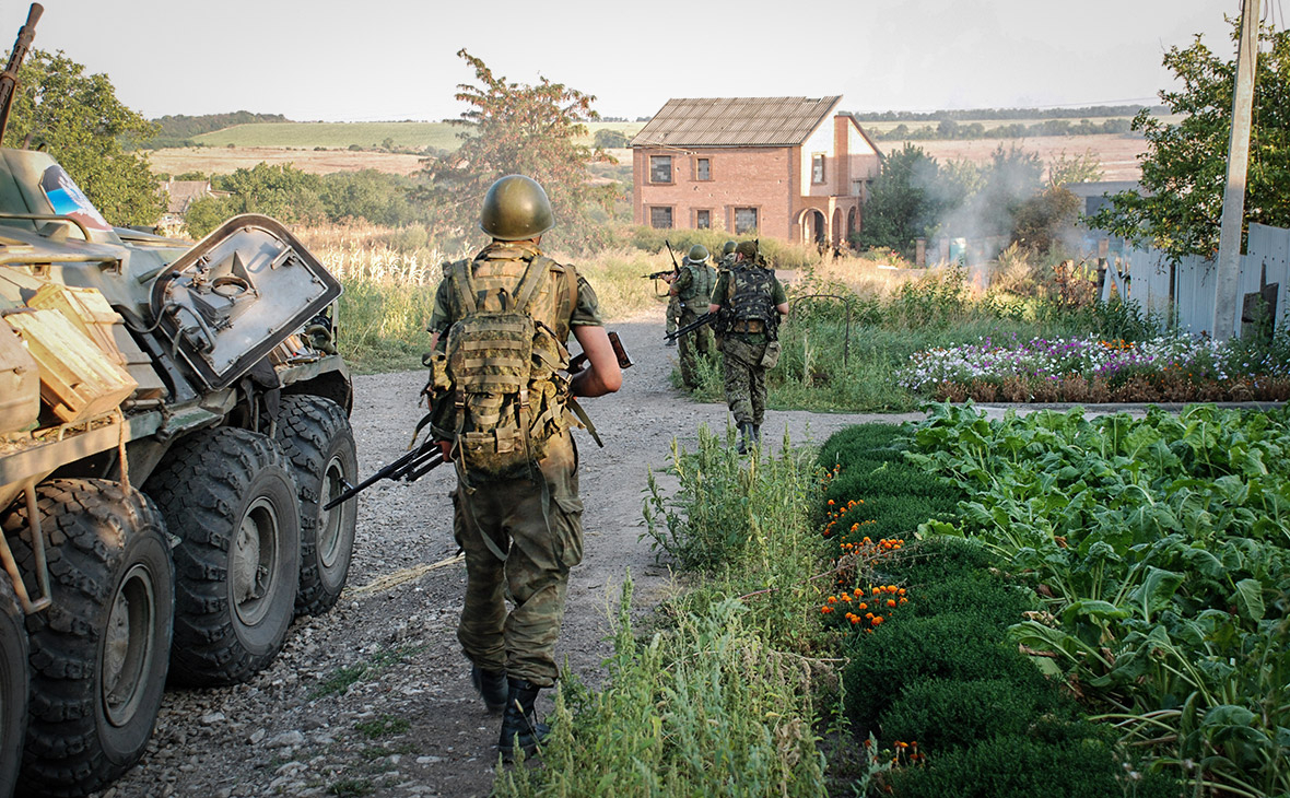 Ополченцы ДНР в городе Иловайске Донецкой области. 2014 год
