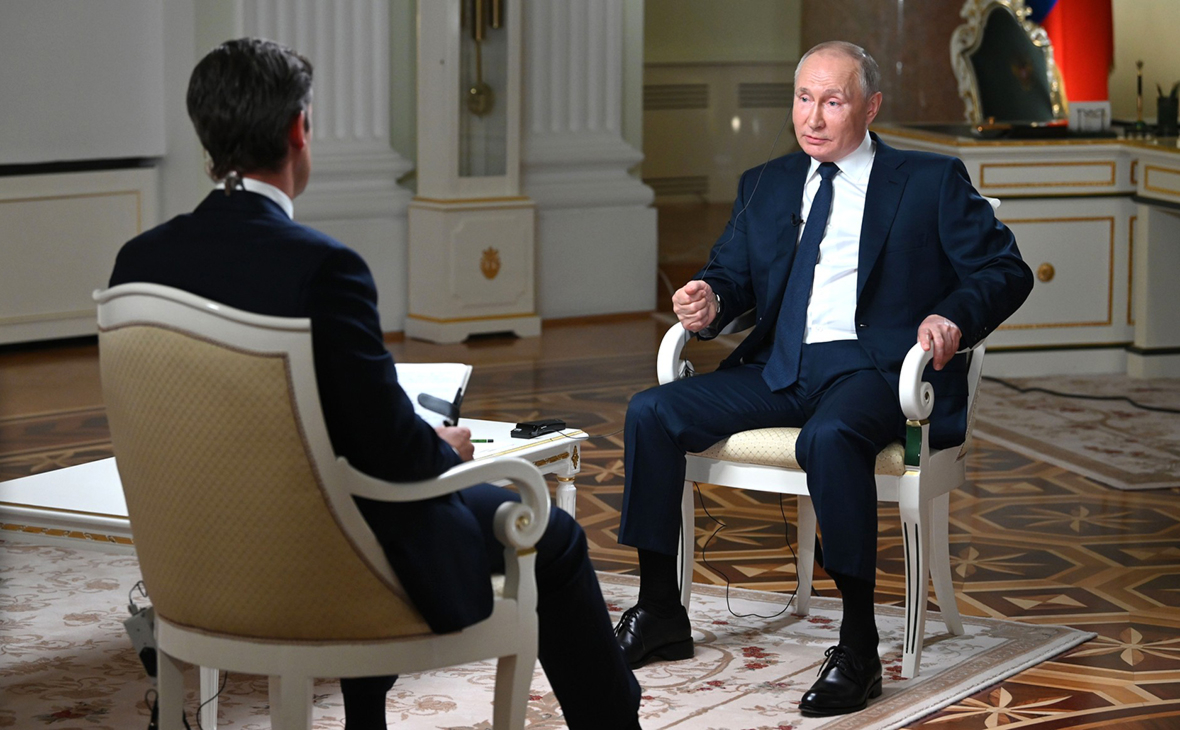 Владимир Путин (справа)