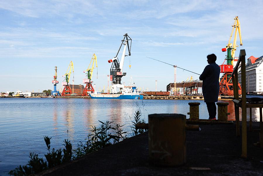 Вид на Калининградский морской торговый порт