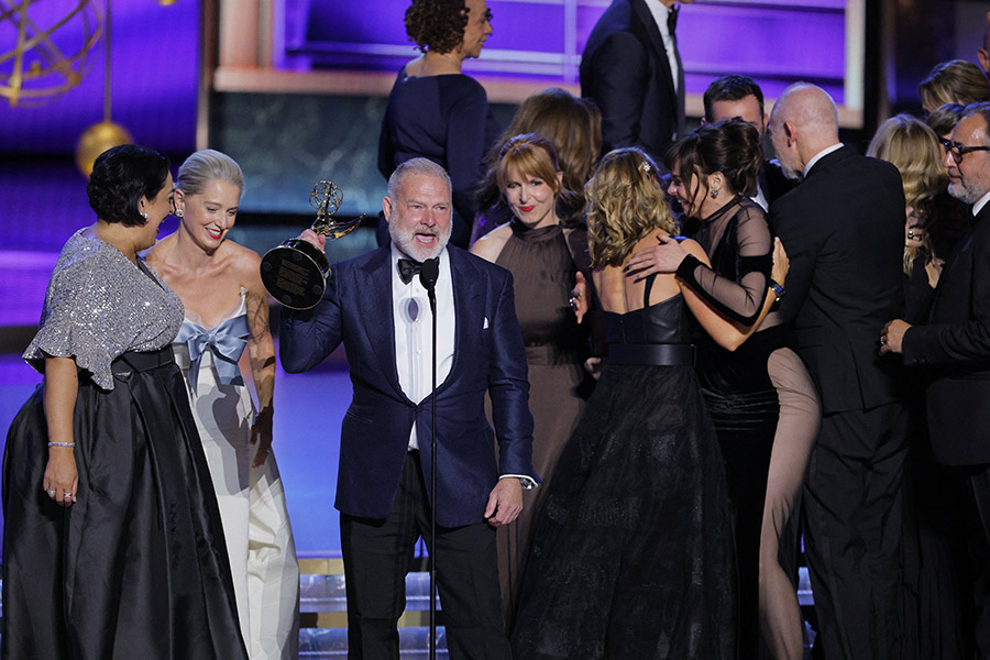 В тройку лучших проектов года вошел сериал &laquo;Больница Питт&raquo; о буднях скорой помощи. Проект был признан лучшим драматическим сериалом (на фото&nbsp;&mdash; исполнительный продюсер и сценарист Р. Скотт Геммилл).