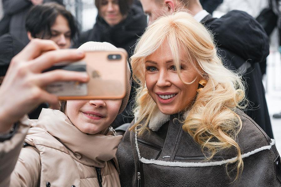 Екатерина Мизулина, руководитель Лиги безопасного интернета, во время посещения школы № 1, Екатеринбург, февраль 2024 года