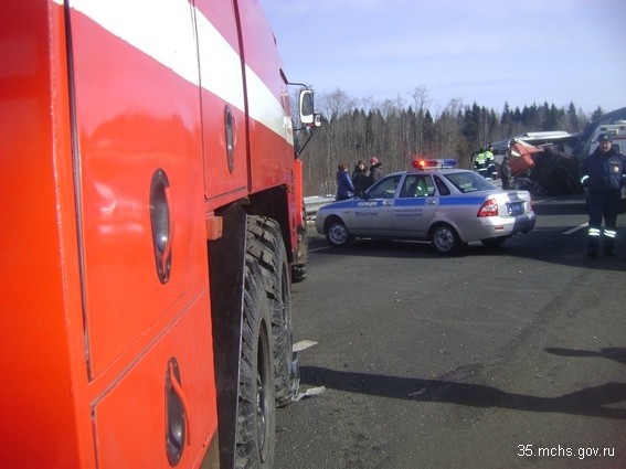 В Вологодской области автобус с детьми попал в ДТП