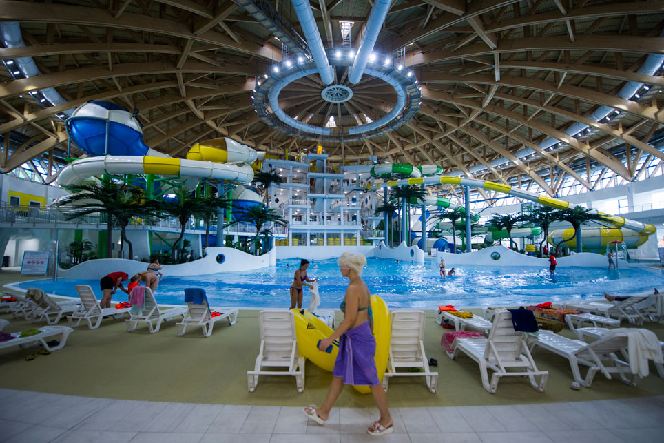 В спорткомплексе разместятся фитнес-клуб с отдельным 25-метровым бассейном, тренажерный зал, два корта для игры в сквош, игровой парк и медицинский центр