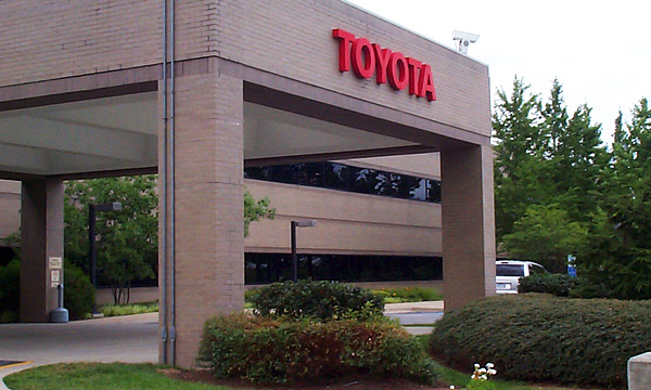 Завод Toyota остановлен из-за крупного пожара