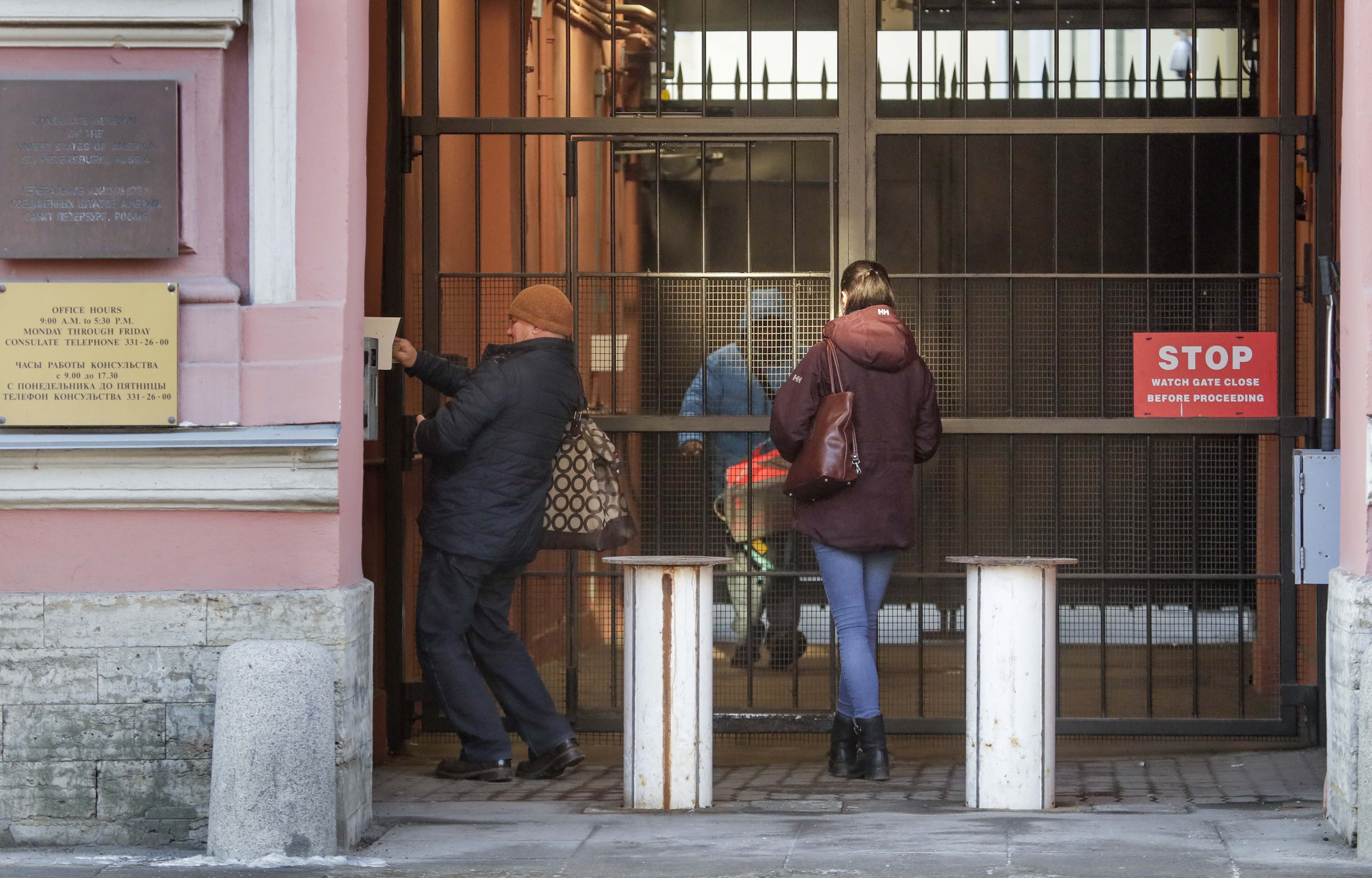 Представитель МИДа в Петербурге Владимир Запевалов&nbsp;заявил, что в городе только два здания, которые должны покинуть дипломаты США