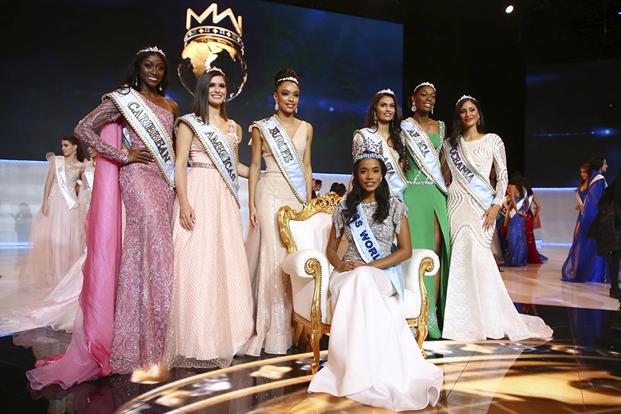 «Мисс мира» Тони-Энн Сингх (впереди) и другие участницы конкурса