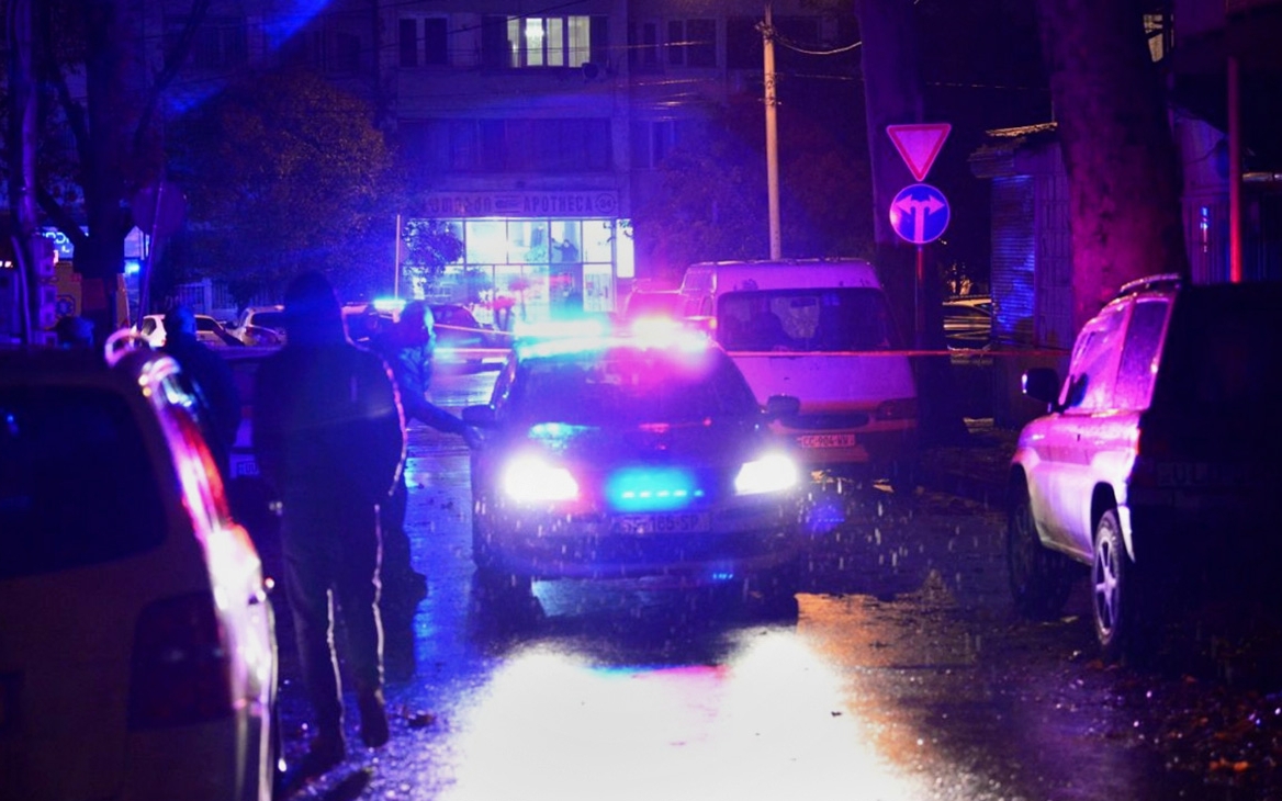 СМИ сообщили о требованиях захватившего заложников в Тбилиси