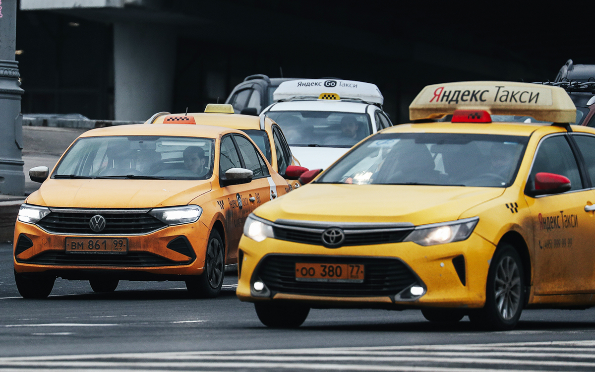 Агрегаторы ответили на требование по таксистам с иностранными правами