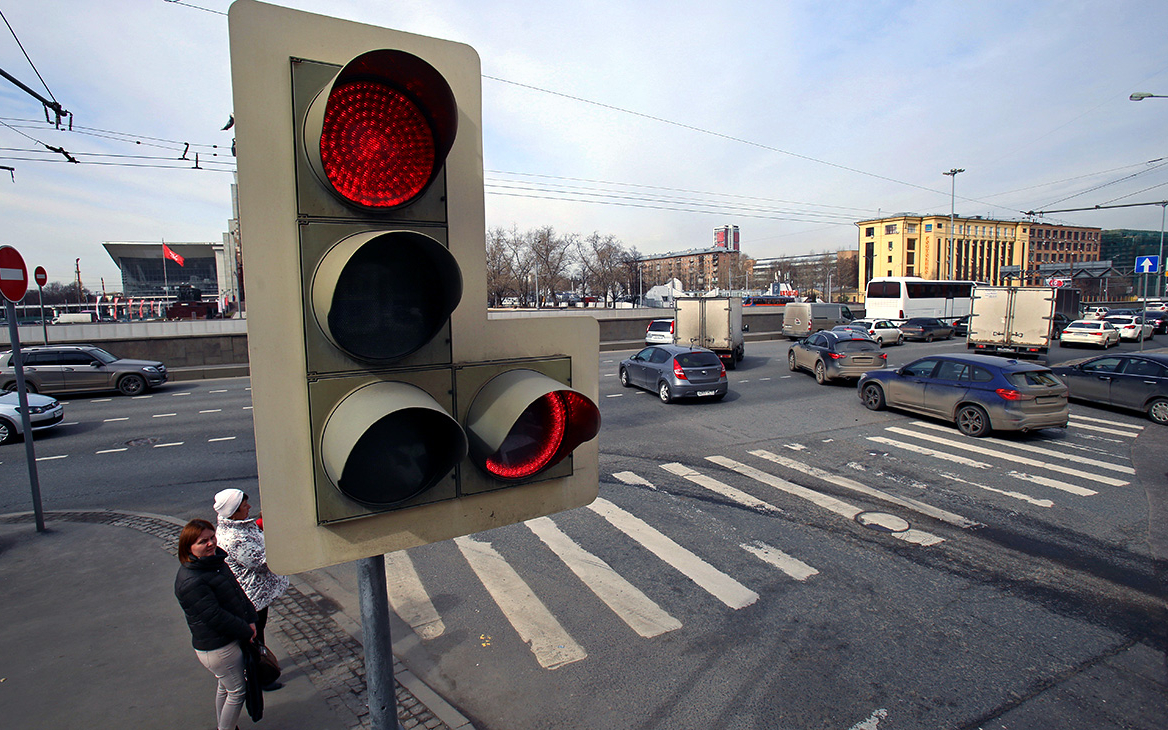 Минтрансу предложили изменить алгоритм поворота направо на светофорах