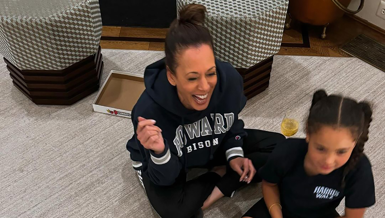 Анальды секс үшін клизма немесе іш жүргізетін дәрі Менің бастығым мені оргазм болғанша куннилингус жасауға мәжбүр етті.