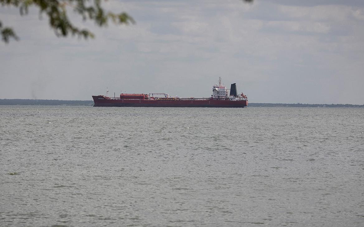 Охота на суда: что ждать от запрета ЕС на услуги для российских танкеров