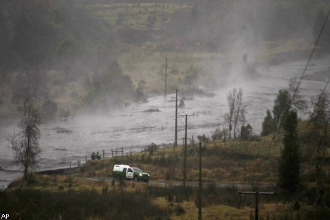 В Чили проснулся вулкан Пуйеуэ: 3,5 тыс. человек эвакуированы