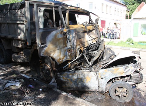 В Саратове КамАЗ протаранил рейсовый автобус: есть жертвы
