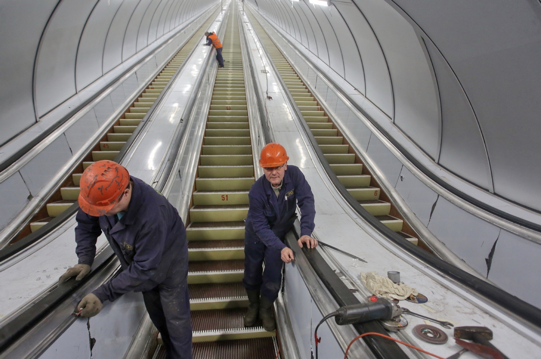 Названы сроки капремонта двух станций петербургского метро — РБК