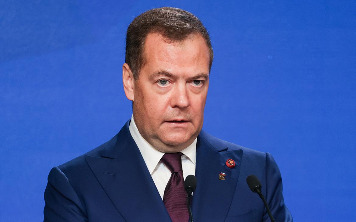 Медведев заявил о манипуляциях голосами на выборах в США