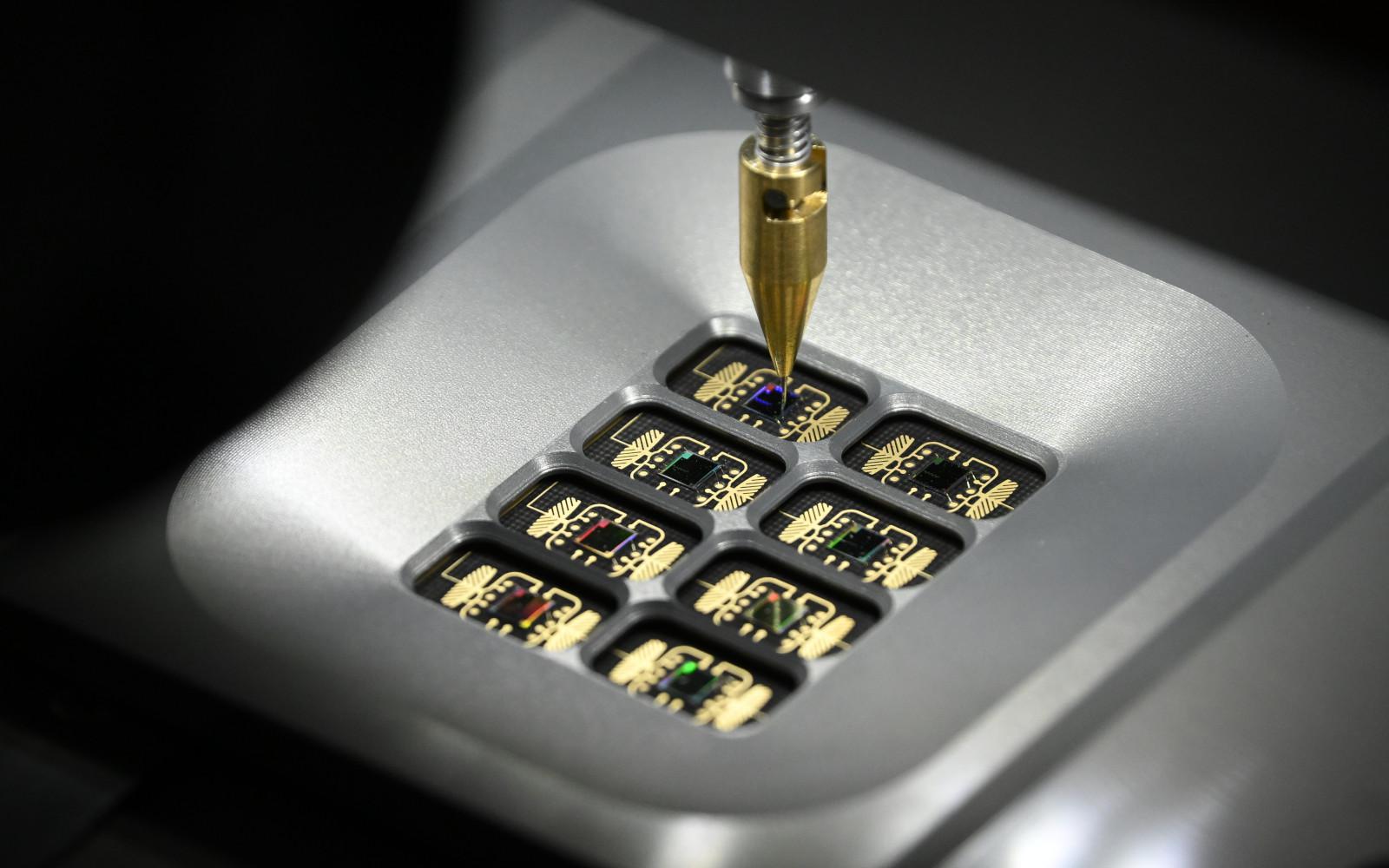 Сборка чип-модулей на крупнейшем российском производителе микроэлектронной продукции &laquo;Микрон&raquo;, дочерней компании &laquo;Элемент&raquo;