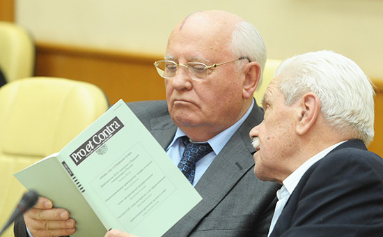 Михаил ​Горбачев&nbsp;и&nbsp;Анатолий Черняев (слева направо)
