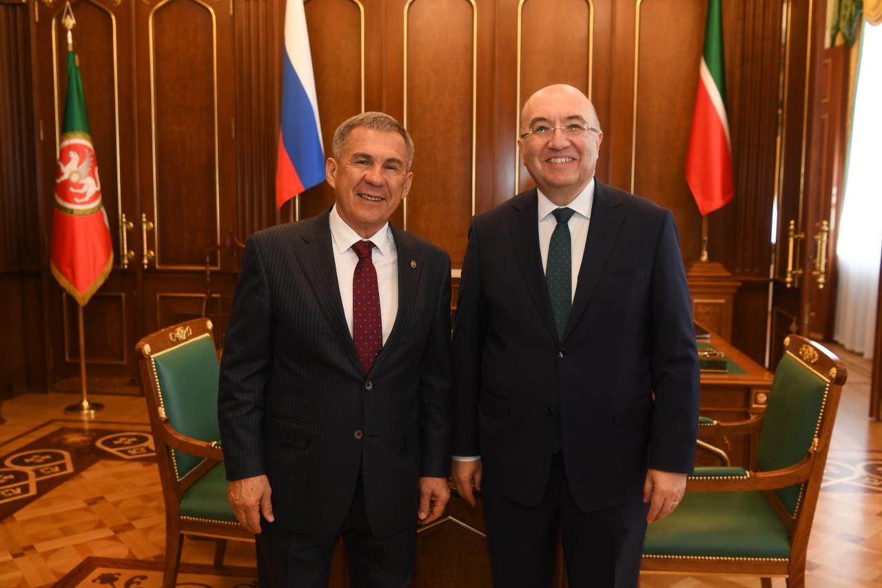 президент РТ Рустам Минниханов и ​Чрезвычайный и Полномочный посол Турции в РФ Мехмет Самсар