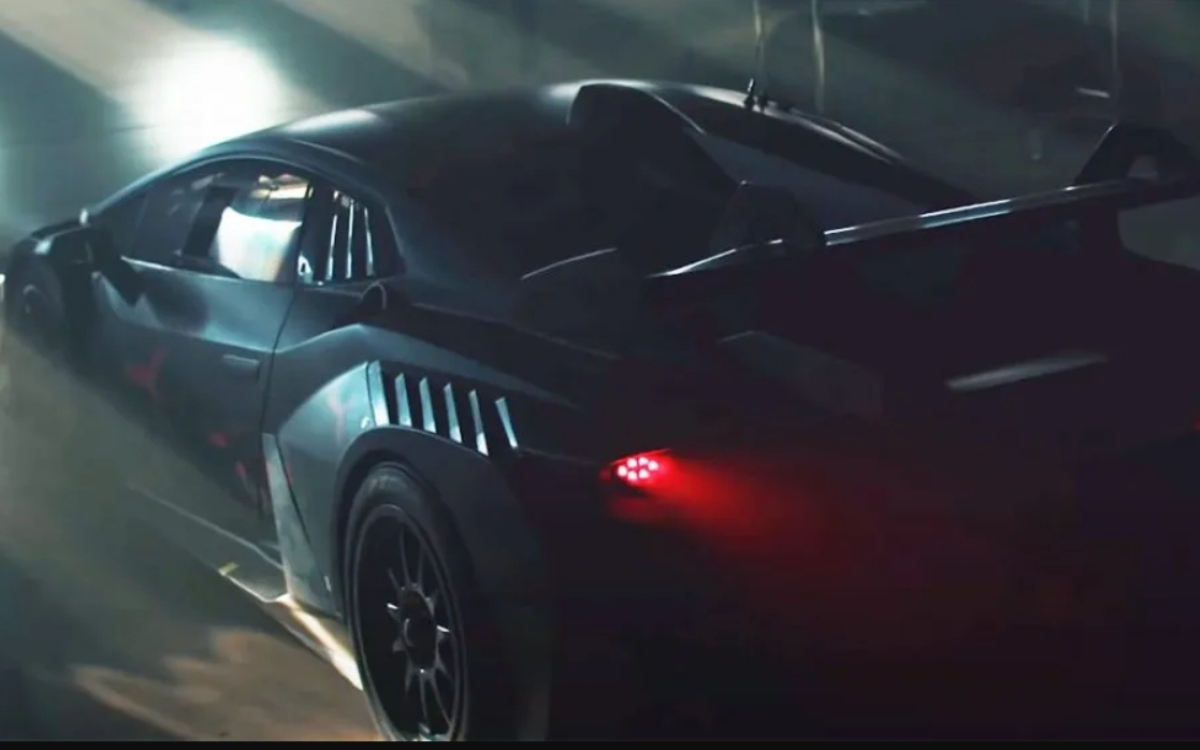 Lamborghini показала на видео новый трековый суперкар