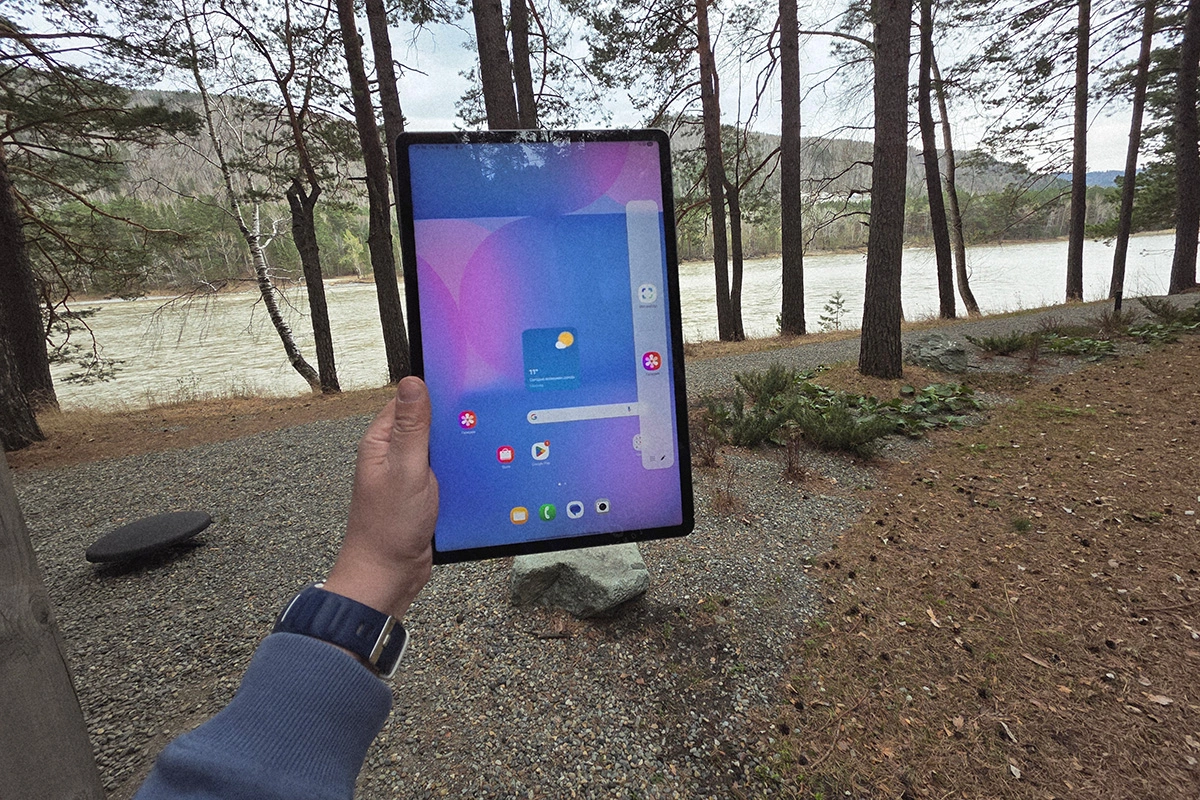 Новый планшет Samsung Galaxy Tab S10 FE+ получил 13,1-дюймовый дисплей — самый большой экран в истории серии FE. Он также стал первым представителем линейки с доступом к различным «умным» инструментам на базе искусственного интеллекта для помощи в редактировании фото, создания роликов и поиска в интернете
