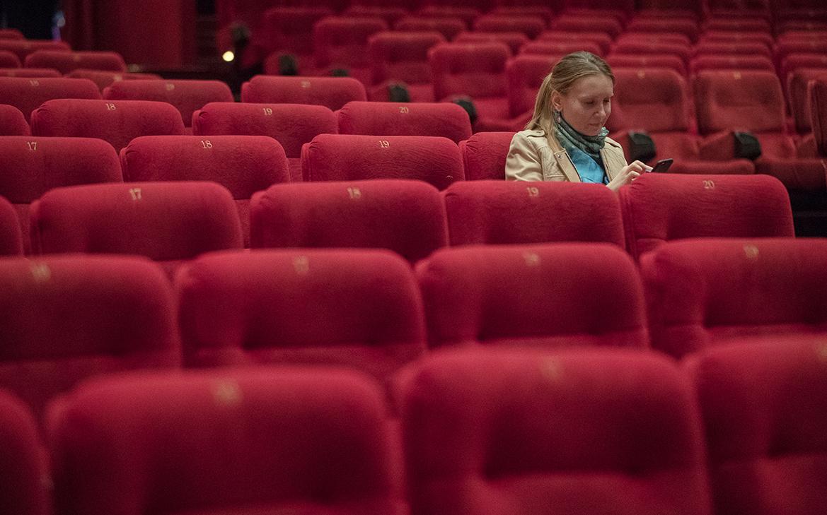 Кинопрокатчики сообщили о массовом переносе премьер зарубежных фильмов
