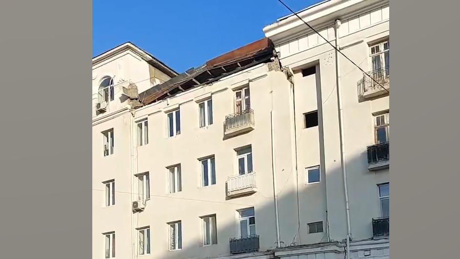 В Тбилиси при обрушении фасада здания погиб человек