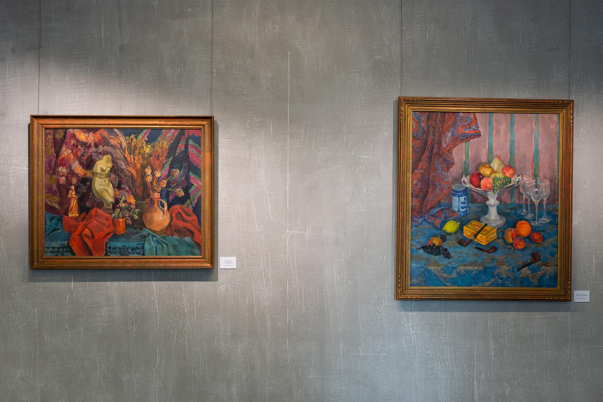 Экспозиция выставки Александра Осмеркина «Непрерывный художник»