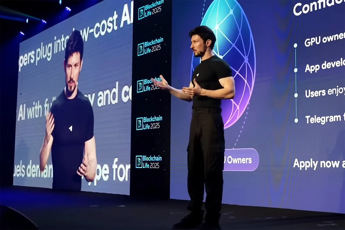 Павел Дуров во время анонса новой сети Cocoon в Дубае