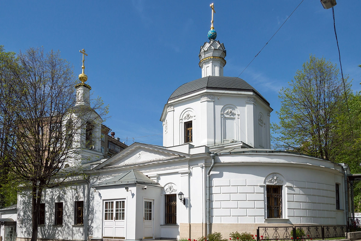 Покровский храм на Лыщиковой горе в Москве