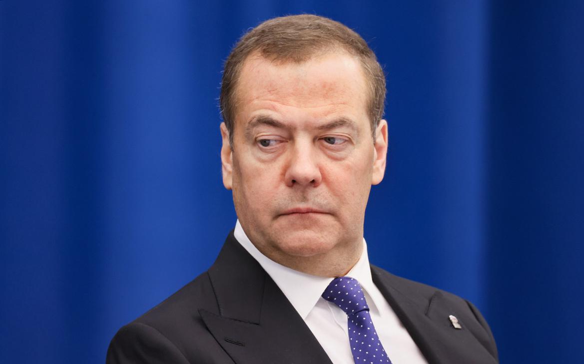 Медведев заявил о болезненном ответе на конфискацию активов в США