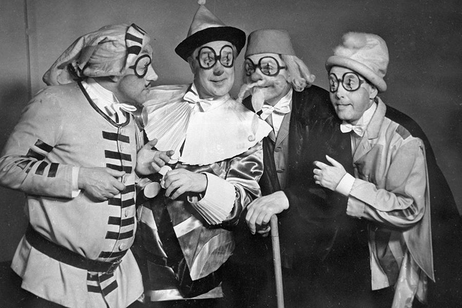 Актеры Михаил Ульянов, Николай Гриценко, Юрий Яковлев и Владимир Шлезингер в спектакле «Принцесса Турандот», 1969 год