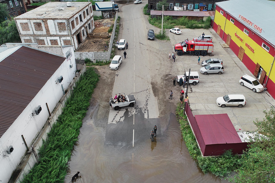 Сотрудники МЧС оказывают помощь жителям подтопленных районов в&nbsp;Читинском районе