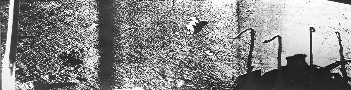 <p>Круговая панорама лунной поверхности в районе посадки станции &laquo;Луна-9&raquo;</p>
