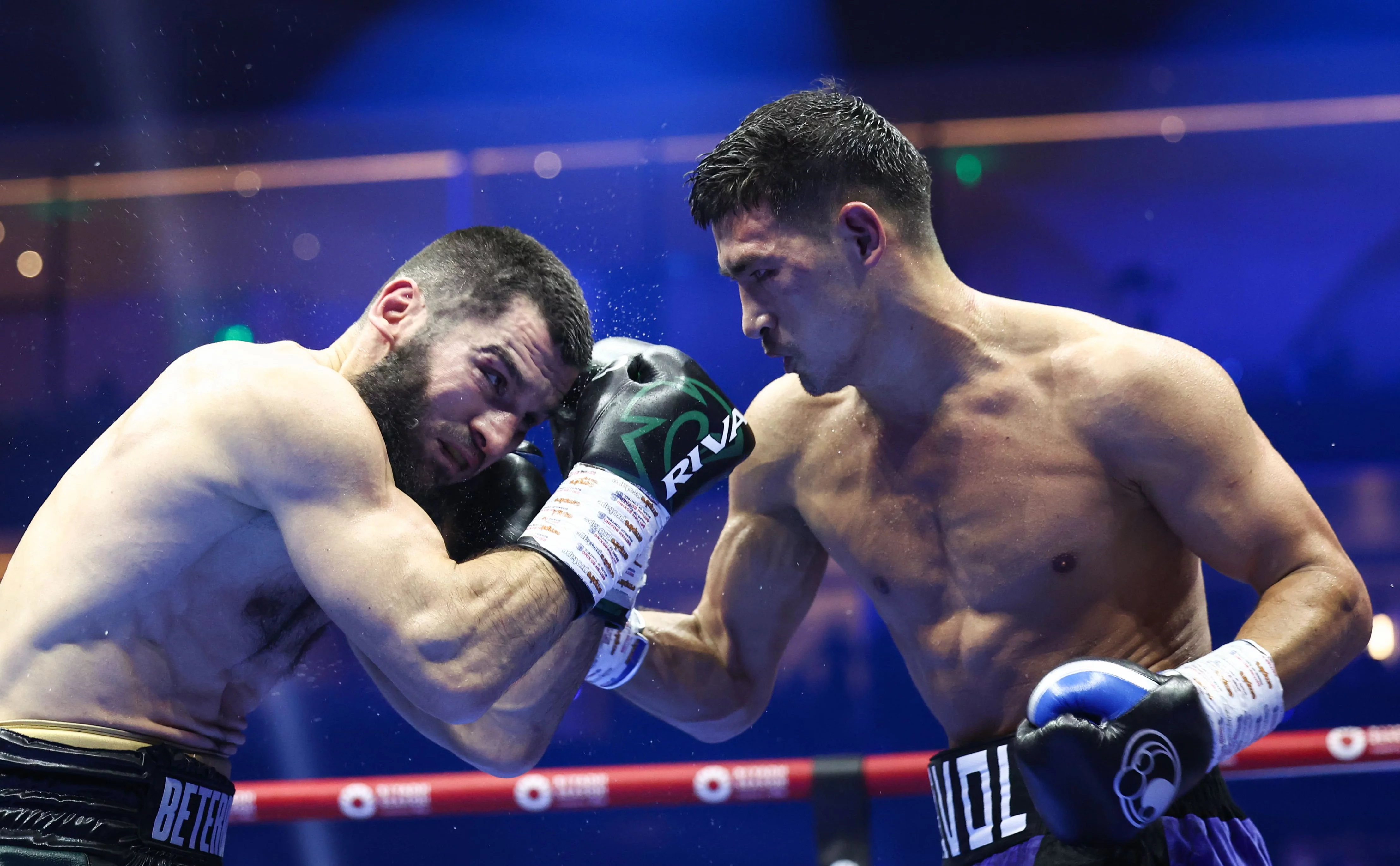 Боксеры Артур Бетербиев и боксер Дмитрий Бивол (слева направо) (Валерий Шарифулин/ТАСС)