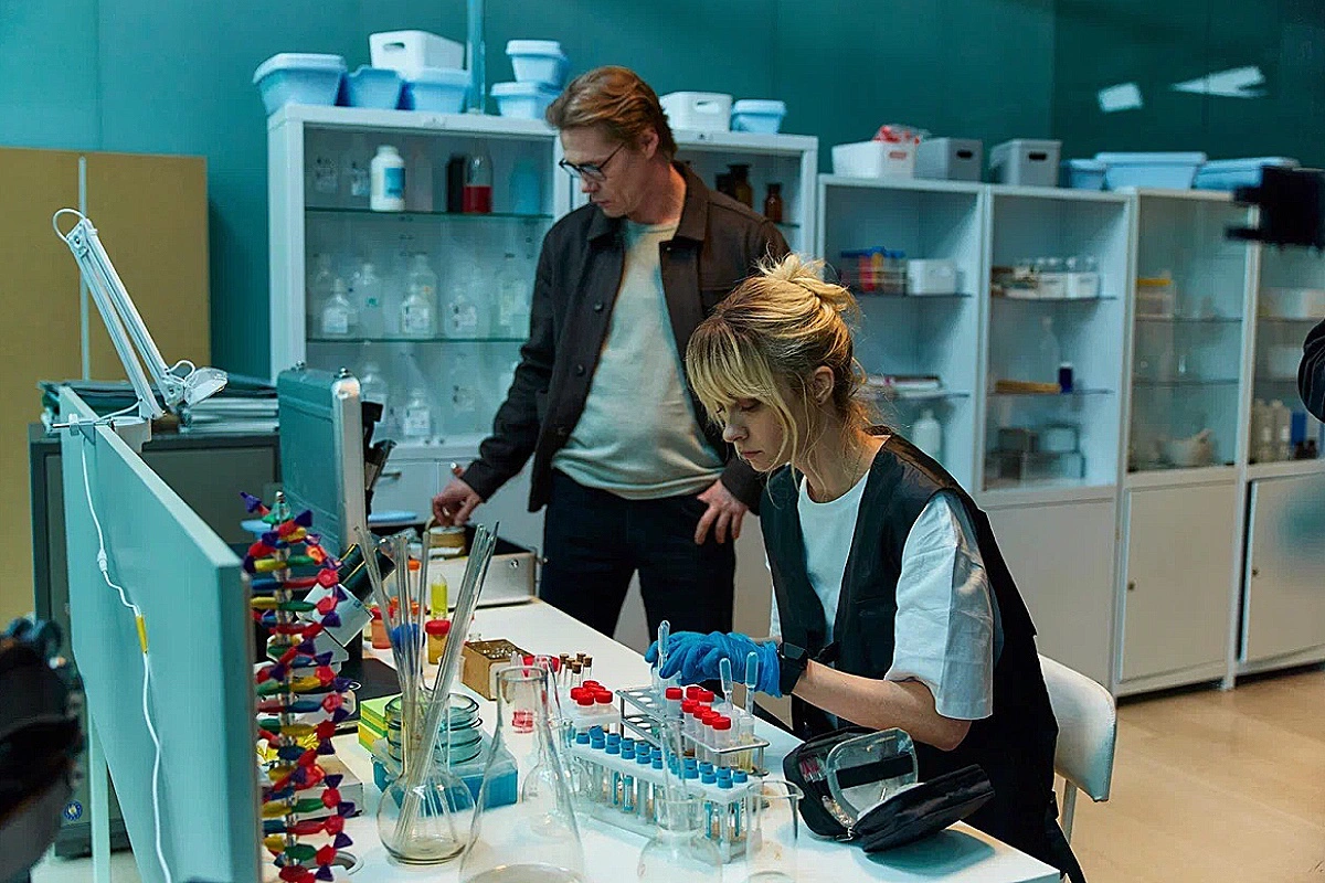 Артем Быстров и Полина Максимова на съемках сериала «Игра в прятки»