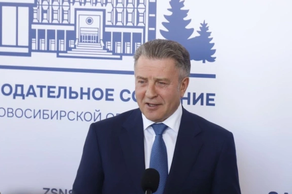 Председатель Заксобрания Новосибирской области Андрей Шимкив (Фото: пресс-служба областного парламента)