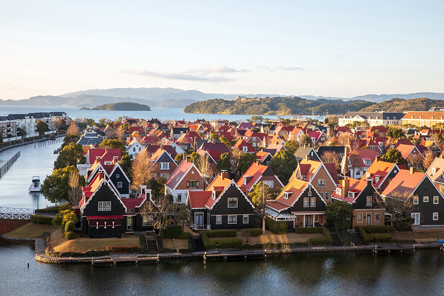 Тематический парк &laquo;Хёйс-тен-Бос&raquo;, воссоздающий традиционные здания Нидерландов