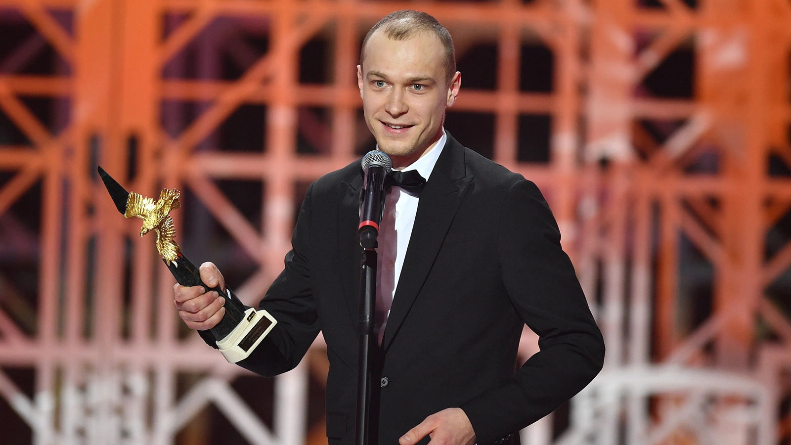 Юрий Борисов  на церемонии вручения национальной премии в области кинематографии и телевидения за 2020 год «Золотой орел»