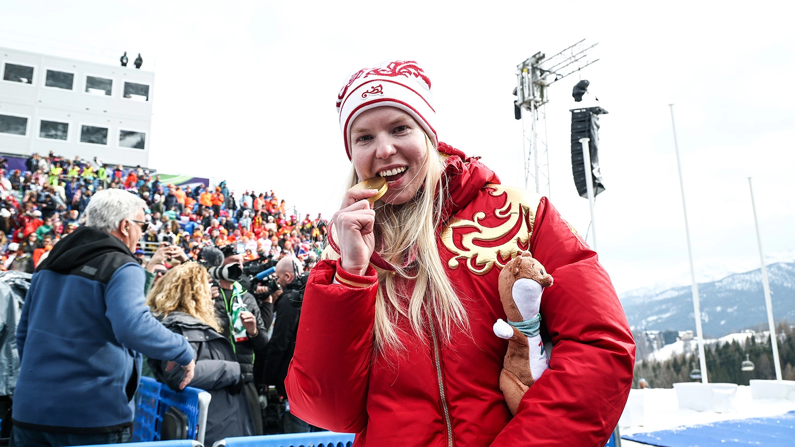Варвара Ворончихина во время награждения после соревнований, 09 марта 2026 года
